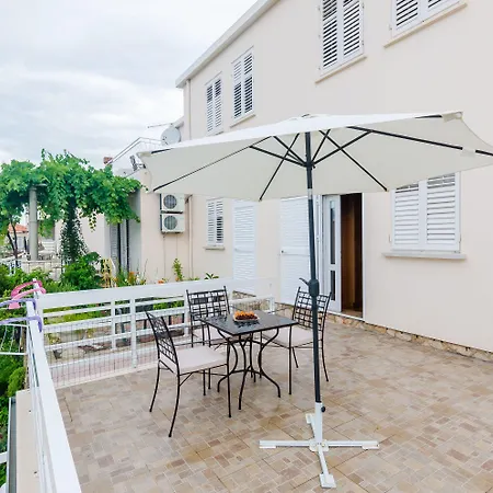 Katarina Guest house 3*